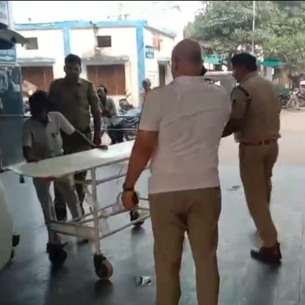 मैहर में ट्रक की टक्कर से युवती घायल:भाई को भी आई मामूली चोट; SP ने भीड़ देखकर गाड़ी रोकी, अस्पताल पहुंचाया