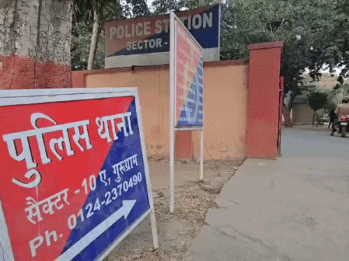 गुरुग्राम में द्वारका-एक्सप्रेसवे पर सड़क हादसे में चाचा-भतीजे की मौत:पिता की मौत के बाद बरेली जा रहे थे, तेज रफ्तार वाहन ने स्कूटी को टक्कर मारी