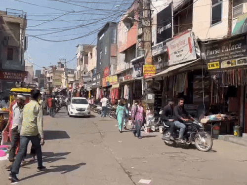दिवाली पर हिसार पुलिस अलर्ट:ट्रैफिक प्लान बनाया; बाजारों में बढ़ाई सुरक्षा, जेबकतरों और संदिग्धों पर रहेगी पैनी नजर