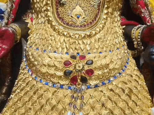 हरियाणा- एकमात्र शक्तिपीठ में मां को चांदी की ड्रेस पहनाई:2.25 किलो चांदी से बनी पोशाक पर गोल्ड प्लेटिंग; मान्यता- यहां माता सती का टखना गिरा