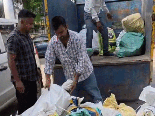 फरीदाबाद पटाखों के गोदाम पर छापा 384 किलो अवैध बरामद:क्राइम ब्रांच सेक्टर-56 की कार्रवाई, बिना लाइसेंस बेचे जा रहे, पुलिस में केस दर्ज