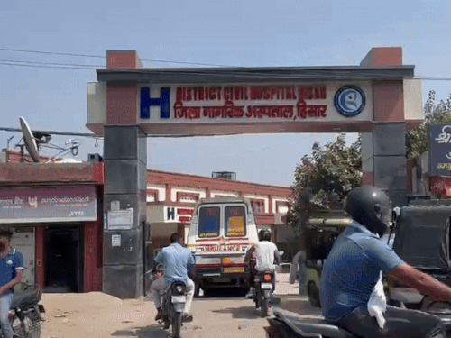 हिसार में इमिग्रेशन ऑफिस में घुसकर सुए से हमला:पैसे के लेन-देन में डाबड़ा चौक के पास वारदात, गैंगस्टर के नाम पर धमकाया