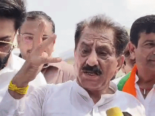 PM के काम गिनाते-गिनाते फिसली पूर्व राज्यमंत्री की जुबान:सुधा बोले- कैसे गोधरा कांड किया; वायरल वीडियो पर सफाई दी- विपक्ष का बाप नहीं कर सकता इतने काम