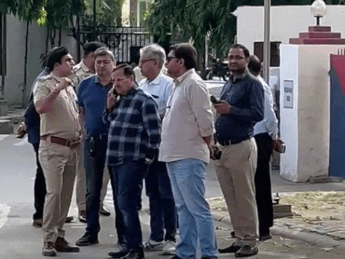 हिसार SP से मिले पेट्रोल पंप डीलर्स:₹5 करोड़ की रंगदारी पर बोले- सोमवार तक कार्रवाई नहीं हुई तो बड़ा फैसला लेंगे