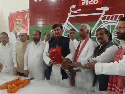 दिल्ली रैली से पहले मेरठ में सपा की रणनीति तैयार:पूर्व एमएलसी संजय लाठर ने जिला कार्यालय पर की बैठक