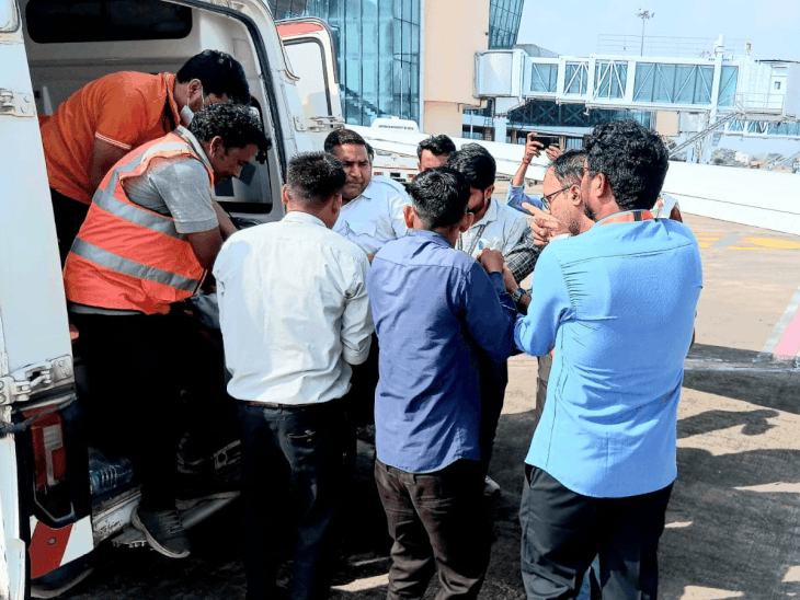 छतरपुर की महिला को एयर एंबुलेंस से भोपाल भेजा:प्रसव के बाद हालत बिगड़ गई थी; आयुष्मान कार्ड से होगा इलाज