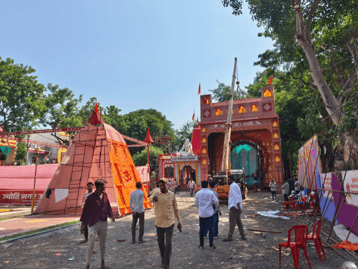 खरगोन में 3000 वर्गफीट के राजमहल में विराजेंगी मां दुर्गा:ज्योतिनगर में 50 से ज्यादा कारीगर जुटे; रोज 5 हजार श्रद्धालुओं के पहुंचने की उम्मीद
