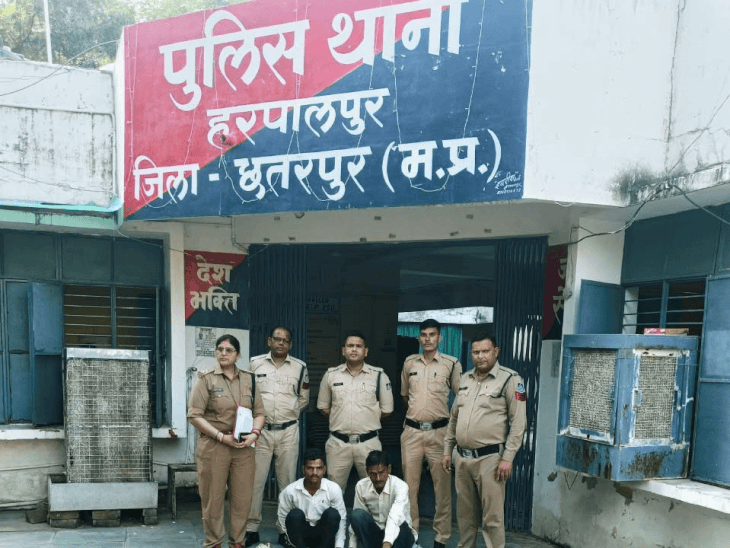 शराब के लिए पैसे नहीं दिए, डंपर ड्राइवर से मारपीट:रॉड से हमले की कोशिश, छतरपुर पुलिस ने दो आरोपियों को पकड़ा; तीन फरार