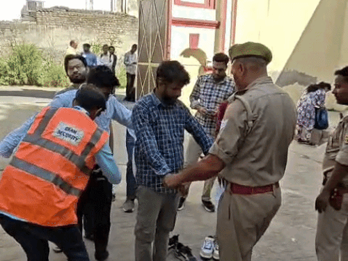 मेरठ के 28 केंद्रों पर होगी स्वास्थ्य शिक्षा अधिकारी परीक्षा:13,024 अभ्यर्थी पंजीकृत, बायोमेट्रिक जांच के बाद मिलेगा प्रवेश