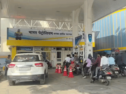 PUC नहीं पेट्रोल-डीजल नहीं, मेरठ में 203 पंपों पर एएनपीआर-कैमरे:पंप संचालकों ने कहा- भीड़ के बीच हर वाहन की जांच करना मुश्किल