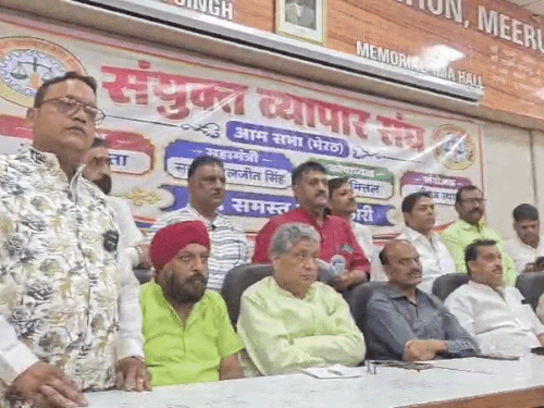 मेरठ में संयुक्त व्यापार संघ ने बनाई आगामी रणनीति:अजय गुप्ता बोले- झंडे और डंडे से नहीं बल्कि कानूनी ठंग से निकलेगा समाधान