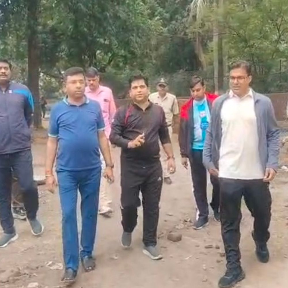 कम बारिश के बाद जल संकट से निपटने की तैयारी:धार कलेक्टर ने लालबाग बावड़ी का लिया जायजा; खेल मैदानों और सार्वजनिक स्थलों का किया निरीक्षण