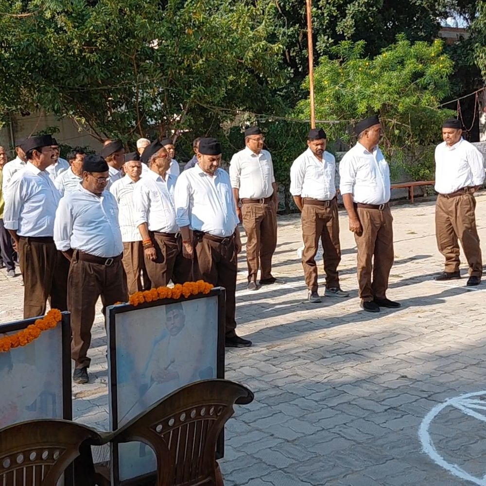सुल्तानपुर में माधव शाखा का पथ संचलन:विजयादशमी पर बर्फानी मंदिर में आयोजन, स्वयंसेवकों को मिला पाथेय
