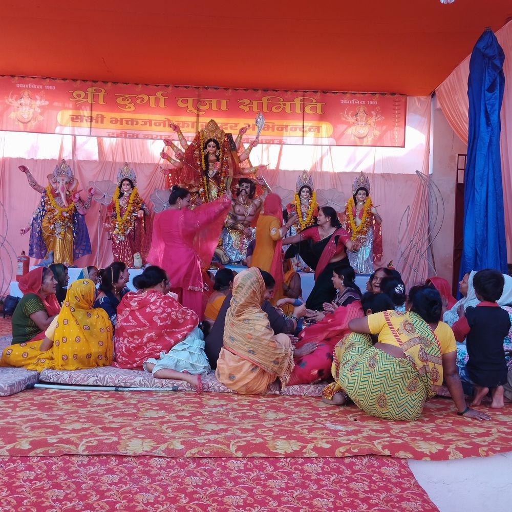 लखनऊ में दुर्गा पूजा समारोह आयोजित:महिलाओं ने किया भजन कीर्तन, 20 अक्टूबर को निकलेगी शोभायात्रा