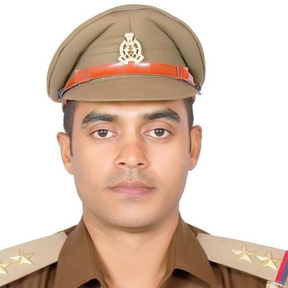 निलंबित SI का भभुआ चौकी प्रभारी बनाया जाना निरस्त:एसपी ने भेजा पुलिस लाइन, नवाबगंज में तैनात गौरव सिंह को मिली जिम्मेदारी