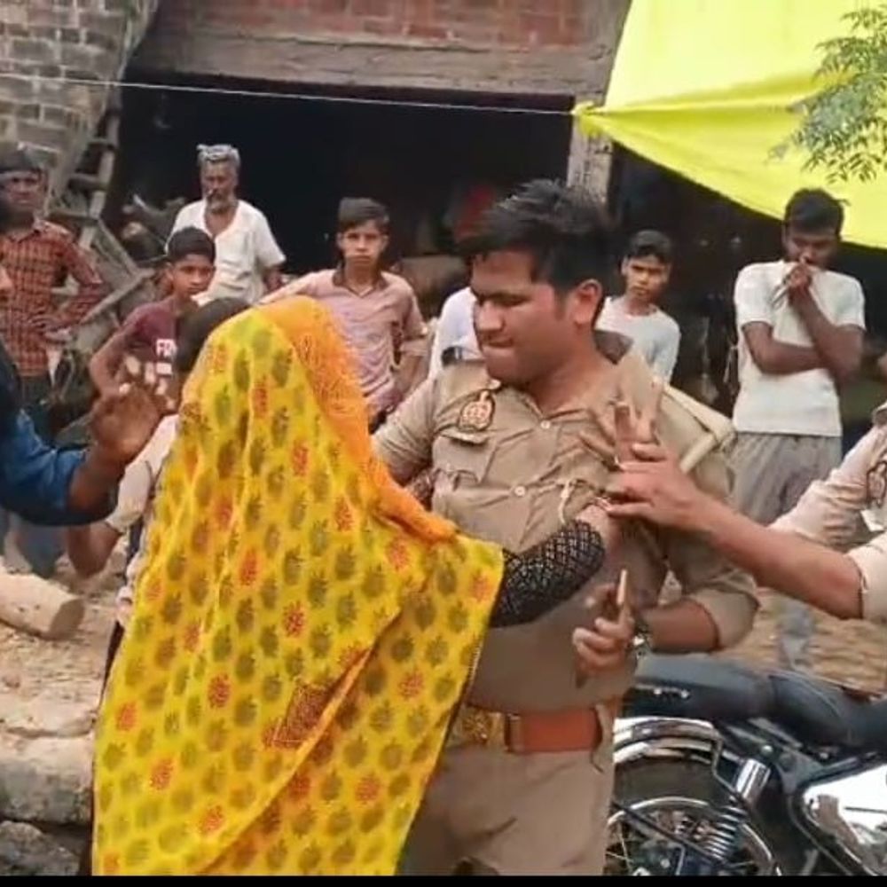 कन्नौज में पुलिसकर्मी पर रिश्वत मांगने का आरोप:महिलाओं के साथ मारपीट, बाइक छोड़ने के बदले लिए 2800 रुपए