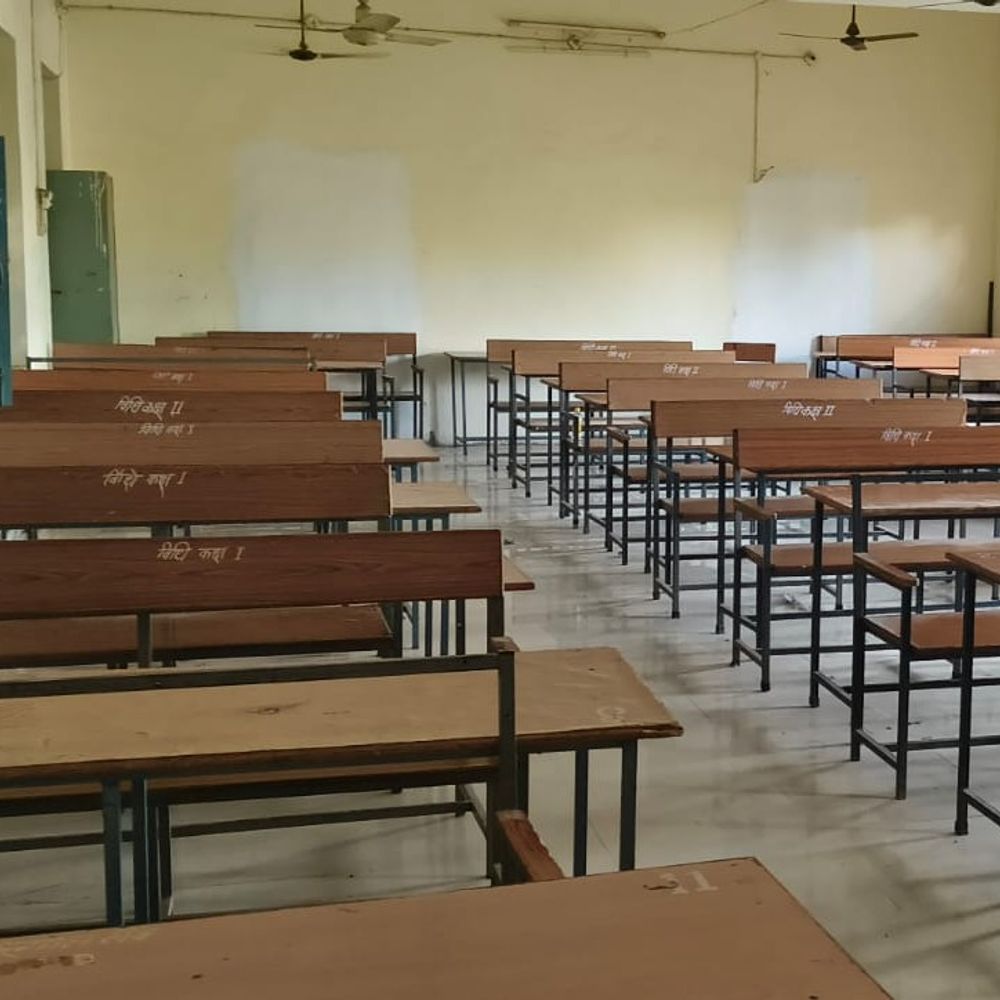 पीजी कॉलेज में छात्र कम,नियमित क्लास नहीं लगने का आरोप:प्राचार्य ने मानी परेशानी, बोले- उपस्थिति बढ़ाने के लिए कर रहे प्रयास