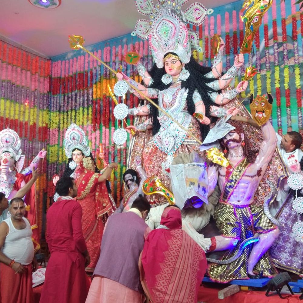 जहानाबाद में मां दुर्गा के पट खुले:दर्शन के लिए पूजा पंडालों में उमड़ी भीड़, भारथु में भागवत कथा से भक्तिमय माहौल