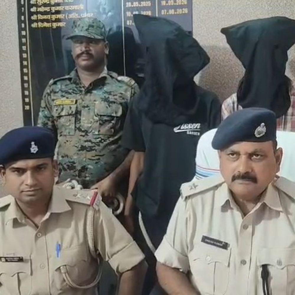 गुमला में ब्राउन शुगर बेचते दो युवक गिरफ्तार:जिला स्कूल के पास खंडहरनुमा मकान से 25 हजार की ब्राउन शुगर बरामद