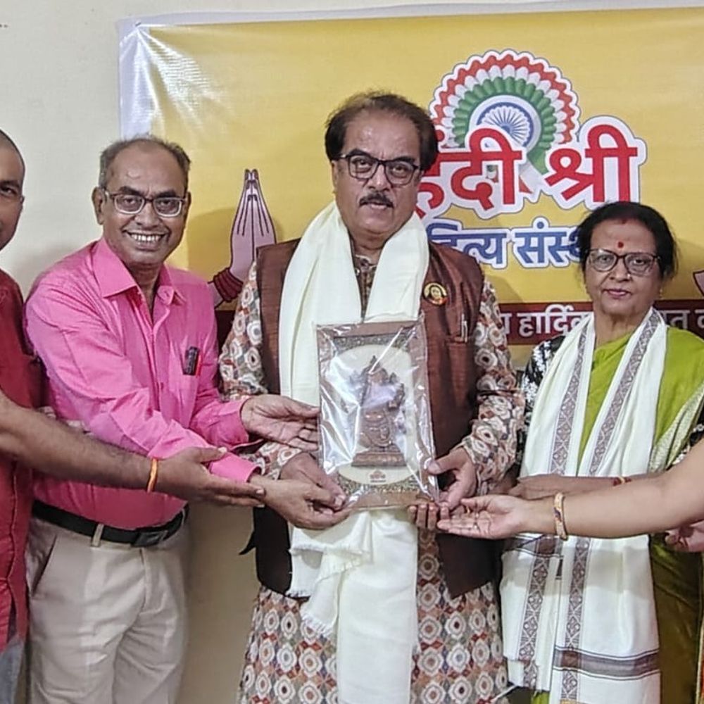 मिर्जापुर में काव्य गोष्ठी, कवियों ने रचनाओं से बांधा समां:राजेश राज ने कहा- राम के गुणों को जागृत रखें, रावण की बुराइयों को दबाएं