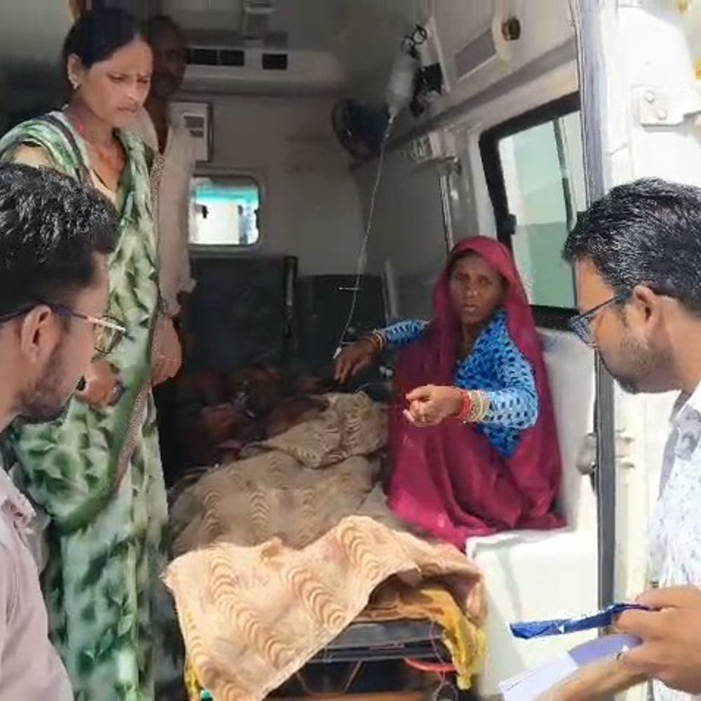 70 साल के बुजुर्ग पर कुल्हाड़ी से हमला:छतरपुर में पीटा, मुंह-पैर पर अटैक; खेत पर लेटकर कर रहे थे आराम