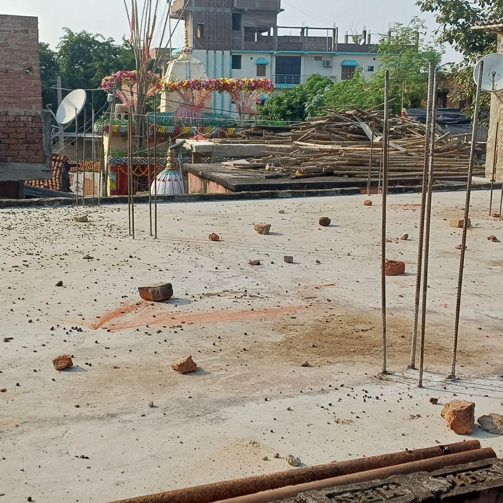 मुंगेर में रास्ता विवाद और बल्ब चोरी पर फायरिंग:2 पक्षों में पत्थरबाजी और मारपीट, 6 से ज्यादा घायल