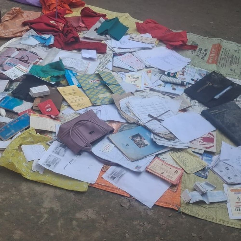 सीतामढ़ी- बेटी की शादी के लिए रखे गहने चोरी:घर की दीवार में सेंध लगाकर घुसे चोर, नकदी-कपड़ों से भरी पेटी भी ले गए