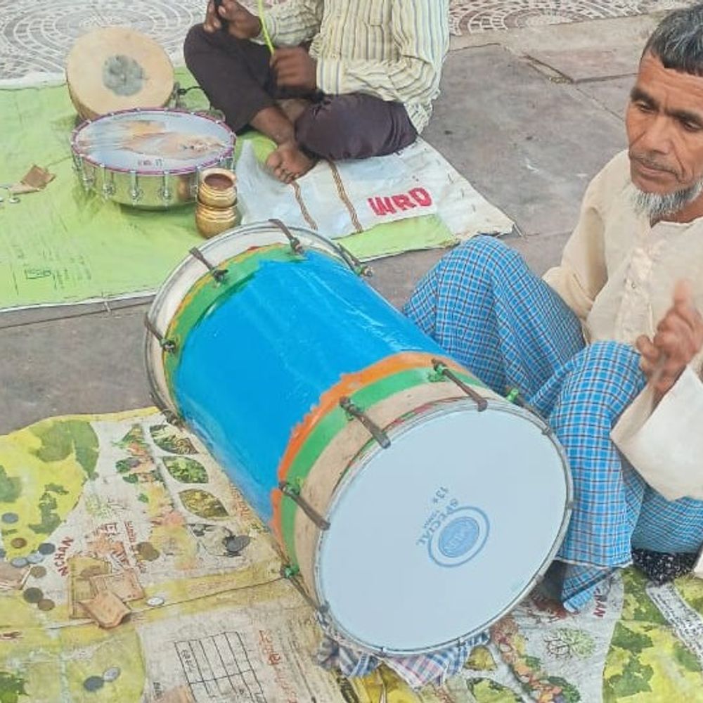 46 साल से मंदिर के कपाट खुलवा रहे फूफून मियां:चैत्र और शारदीय नवरात्र में देवरिया पहुंचते हैं, ढोल-ताशे की थाप से खुलता है कपाट