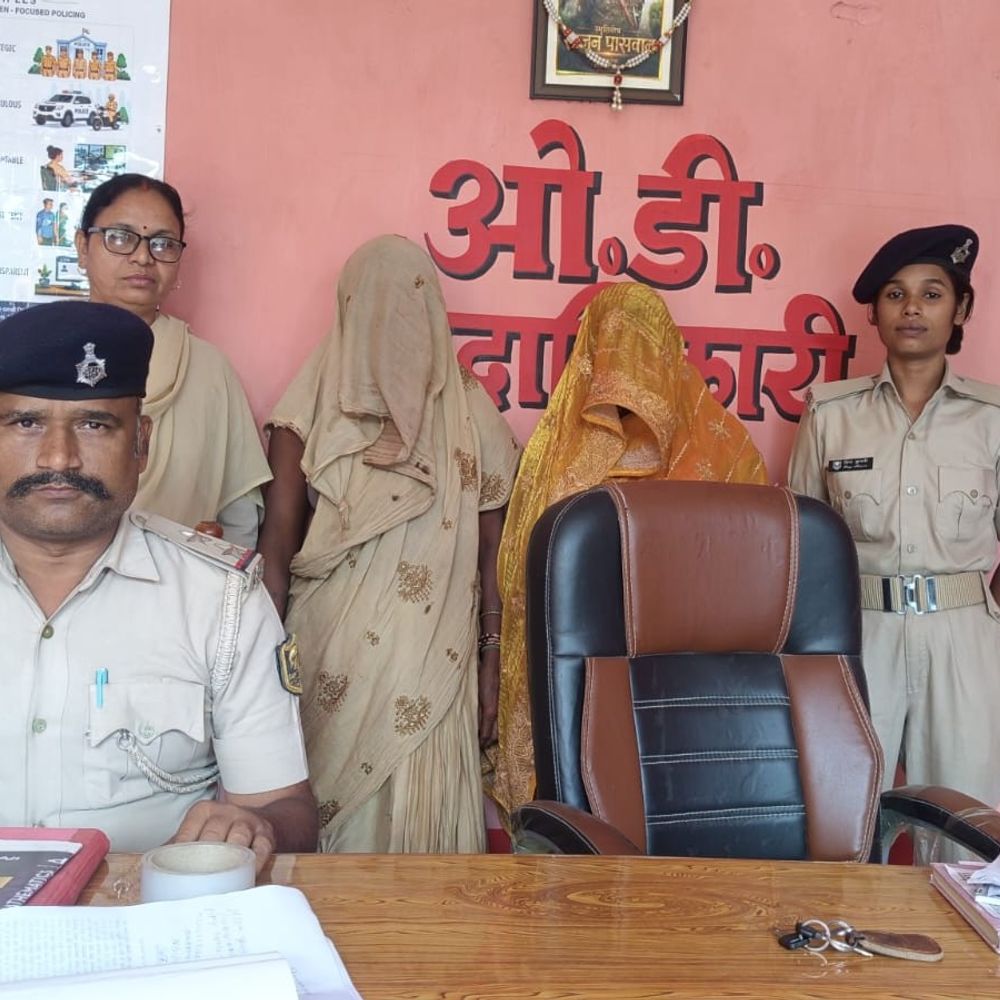 पत्नी के छोड़ने के बाद उत्तरप्रदेश के युवक से ठगी:मधेपुरा बुलाकर मारपीट, 20 हजार छीने; 15 हजार के कपड़े खरीदवाए, 2 महिला गिरफ्तार