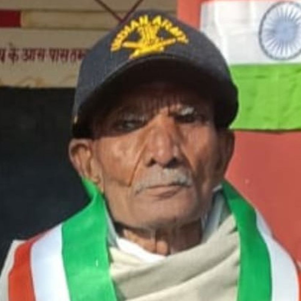 फर्रुखनगर में पूर्व सूबेदार बुधराम का निधन:गुरुग्राम-झज्जर से पहुंची आईवीओ टीम, सैनिक सम्मान के साथ दी गई अंतिम विदाई