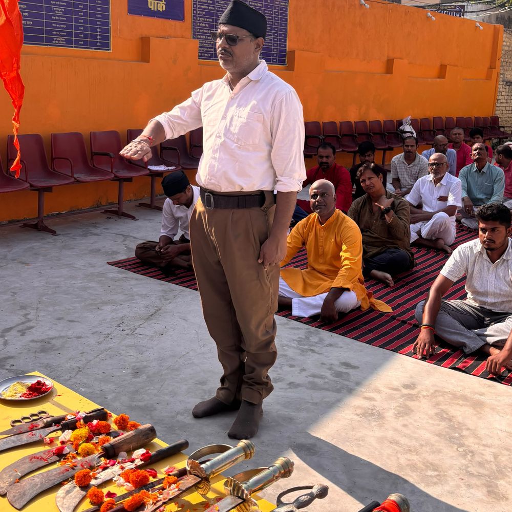 गोपालगंज में RSS ने किया शस्त्र पूजन:विजयादशमी पर आत्मरक्षा और राष्ट्र सुरक्षा का संकल्प