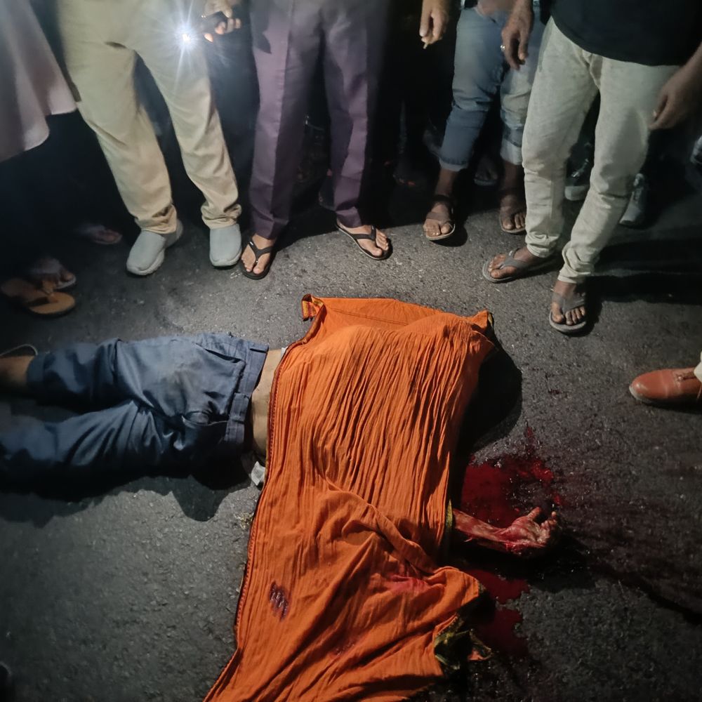 किशनगंज में युवक को टक्कर ने मारी टक्कर:सड़क पार करते समय हादसा, एक घंटे तक सड़क पर पड़ा रहा शव; ड्राइवर फरार