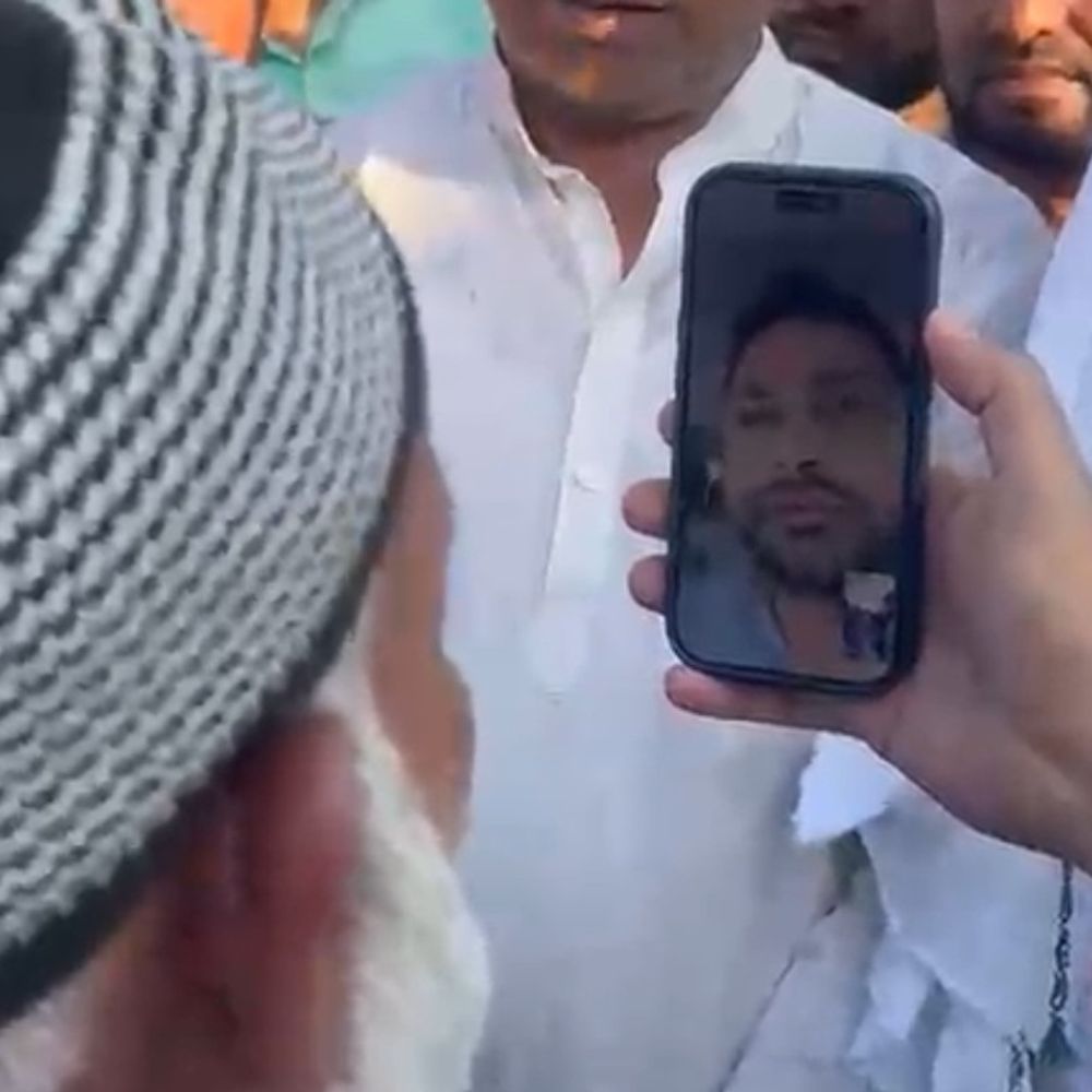 दिलशाद के परिजनों से तेजस्वी की VIDEO कॉल पर बातचीत:बोले- अभी दल्ली में हैं, जल्दी आएंगे, न्याय दिलाएंगे; पुलिस हिरासत में हुई थी मौत