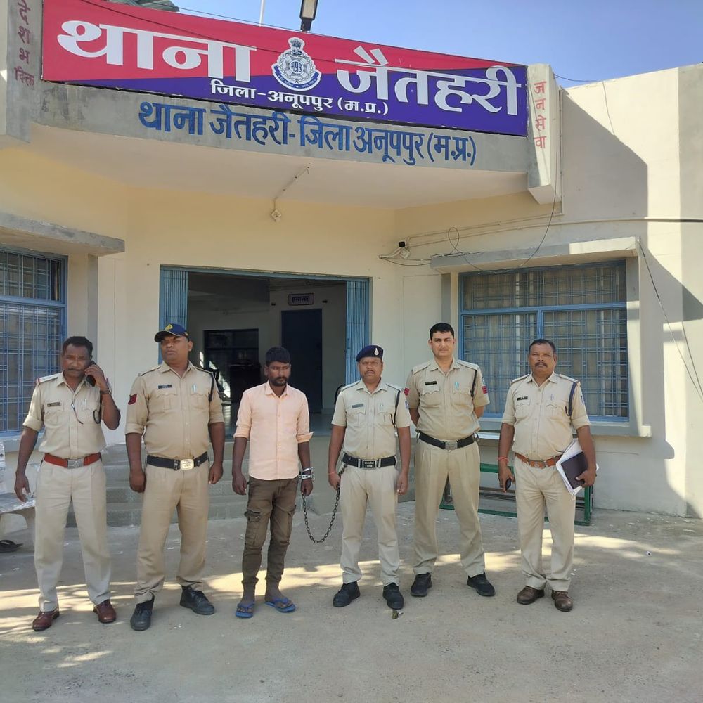 दादा की हत्या का आरोपी पोता गिरफ्तार:शराब के नशे में डंडे से पीटा था; दोस्त के घर छिपा था