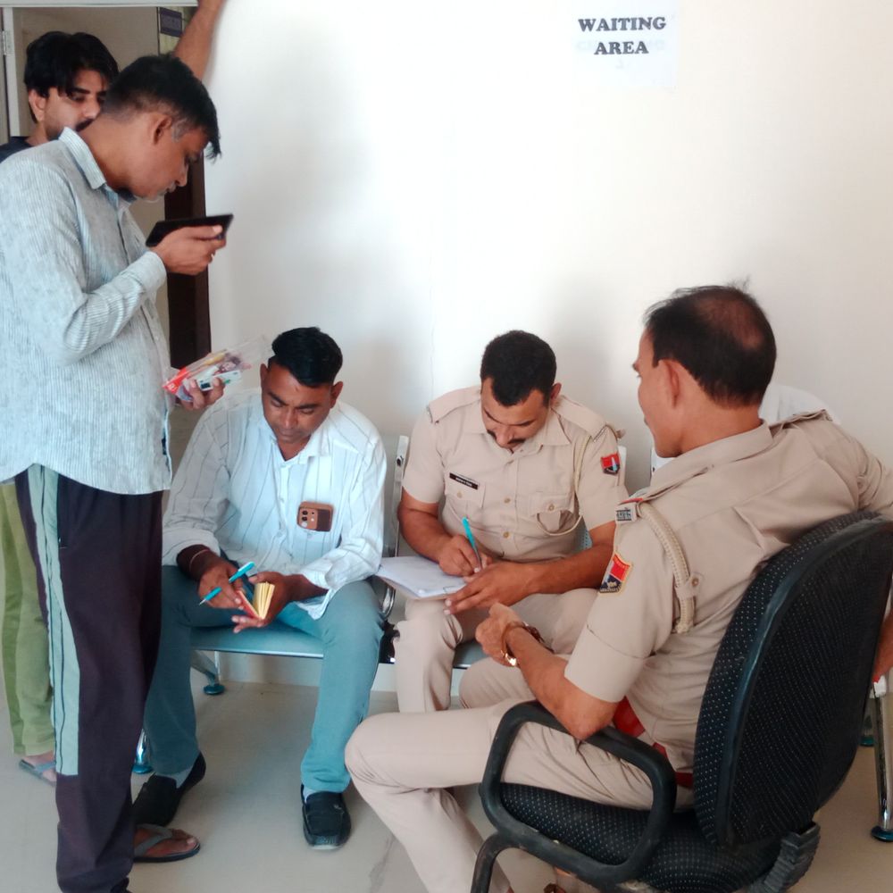 धार्मिक स्थल पर काम करते बुजुर्ग की तबीयत बिगड़ी:अस्पताल में डॉक्टरों ने मृत घोषित किया, पोस्टमार्टम के बाद शव परिजनों को सौंपा