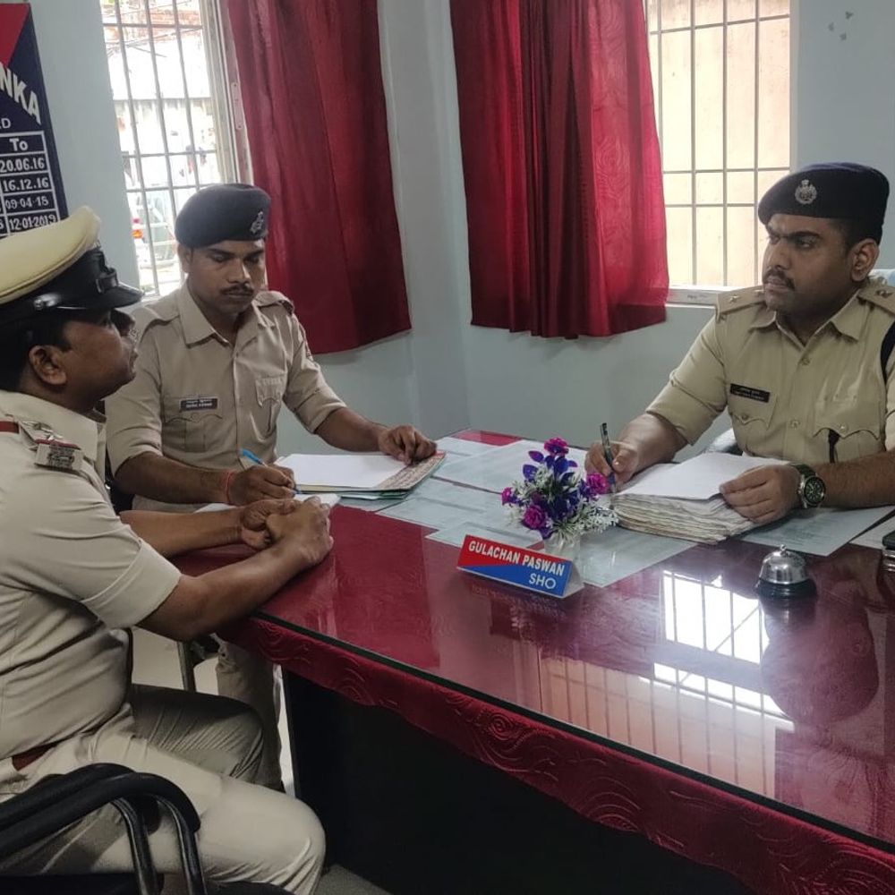 बांका एसपी ने SC/ST थाने की वार्षिक चेकिंग की:फरार-वारंटियों की जल्द गिरफ्तारी के निर्देश; संवेदनशील इलाकों में गश्ती बढ़ेगी