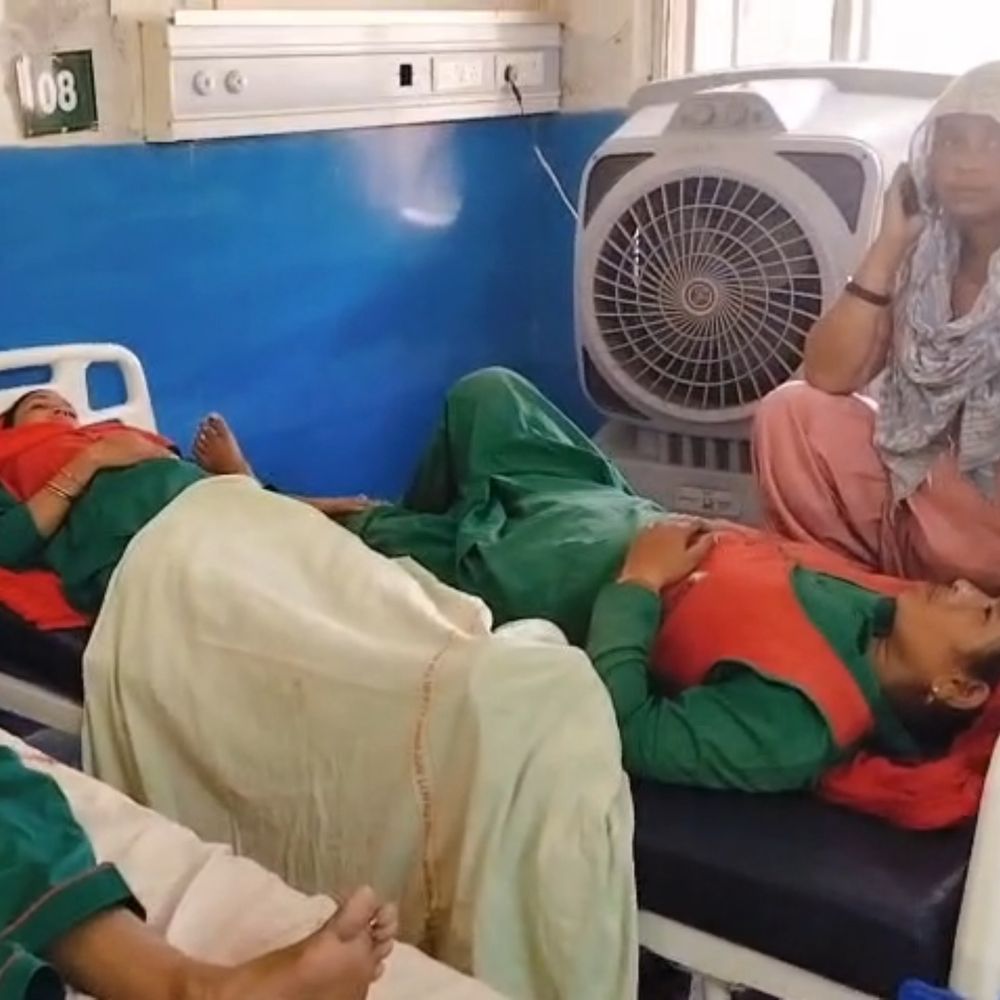 गुरुग्राम में कार ने ऑटो को मारी टक्कर:3 बार पलटा टेंपो, 15 महिलाओं समेत 17 घायल; चालक पर शराब पीकर ड्राइव करने का आरोप