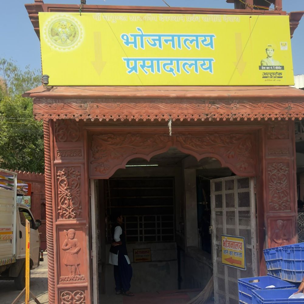 देवास में माता टेकरी पर श्रद्धालुओं को राहत:नवरात्र से पहले दोबारा खुलेगा अन्न क्षेत्र; भोजन प्रसादालय में सफाई और रंग-रोगन शुरू