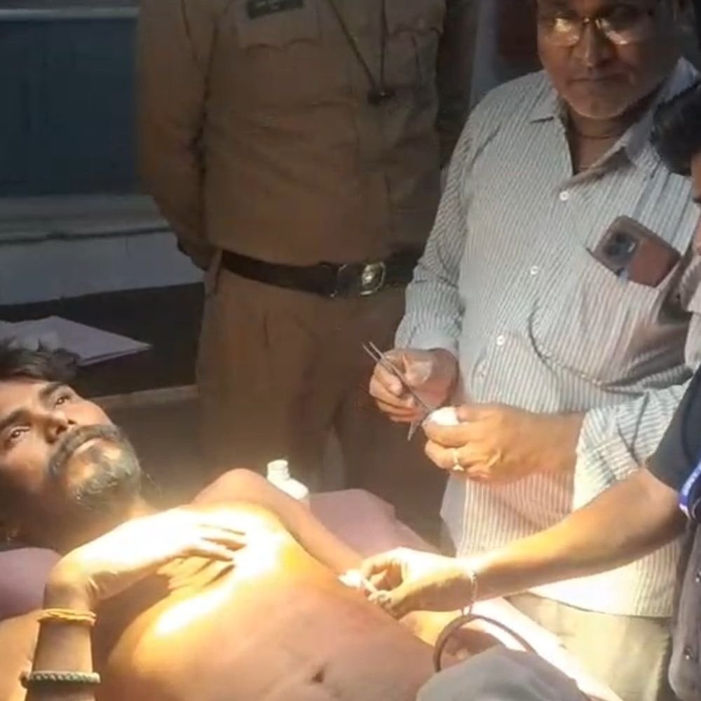 सतना में गुटखा खिलाने से मना करने पर चाकूबाजी:दो युवकों ने पेट में घोंपा चाकू, गंभीर हालत में रीवा रेफर; आरोपियों की तलाश में जुटी पुलिस