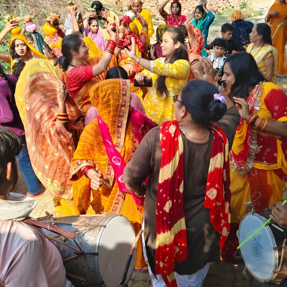 खरगपुर में भागवत कथा का शुभारंभ:ढोल-नगाड़ों के बीच निकली कलश यात्रा, महिलाओं ने लिया उत्साह से हिस्सा