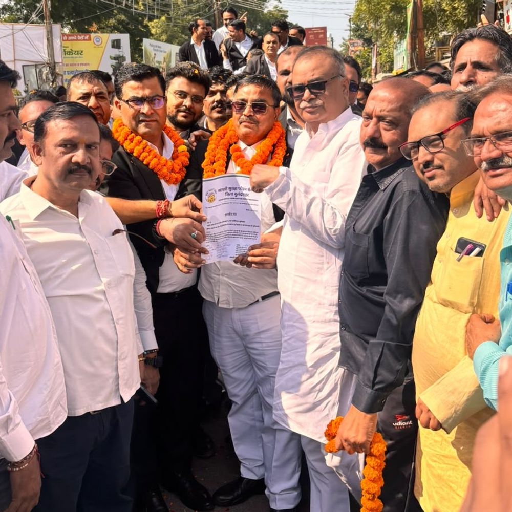 हाईकोर्ट बेंच की मांग को लेकर वकीलों की ‘न्याय यात्रा’:बुलंदशहर में व्यापारियों ने किया वकीलों का समर्थन, बोले- ‘वोट वही पाएगा, जो बेंच दिलाएगा’