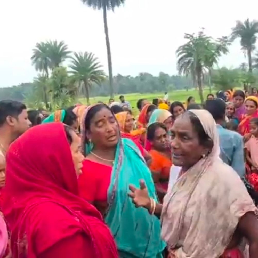 टूटे बिजली तार की चपेट में आए ससुर-बहू, मौत:गोड्‌डा में ग्रामीणों ने बिजली विभाग पर लापरवाही का लगाया आरोप
