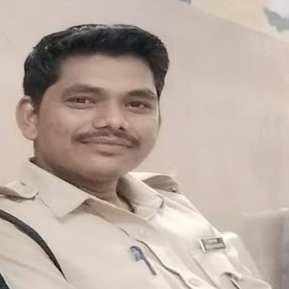 प्रहरी ने अंडरगारमेंट-जूतों में छिपाई चरस, बीड़ी, तंबाकू:इंदौर जिला जेल के गेट पर चेकिंग में पकड़ाया, ड्यूटी से हटाया