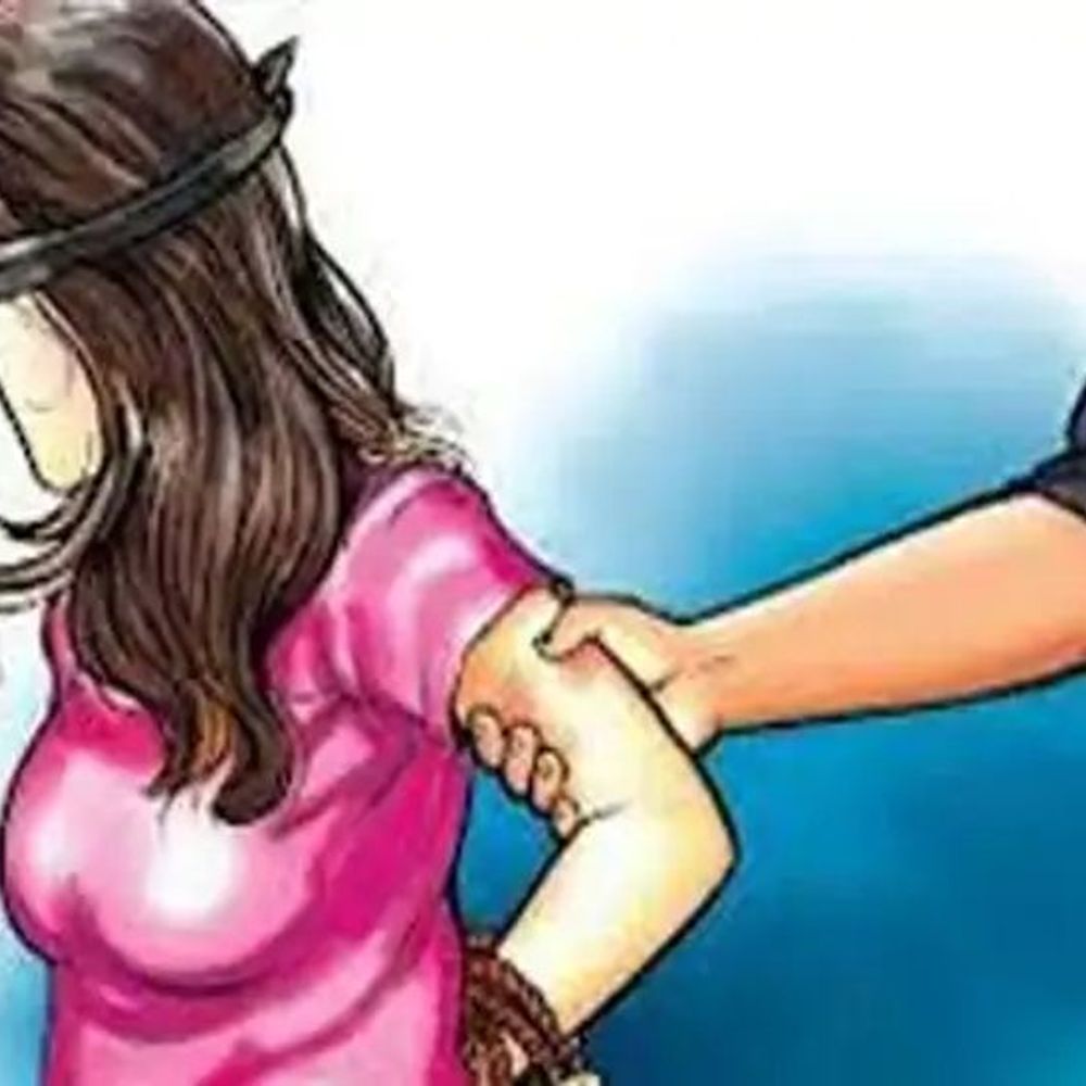 इंदौर में 11 साल की बच्ची से छेड़छाड़:दुकान पर काम करने वाले नाबालिग कर्मचारी ने की अश्लील हरकत; आरोपी फरार