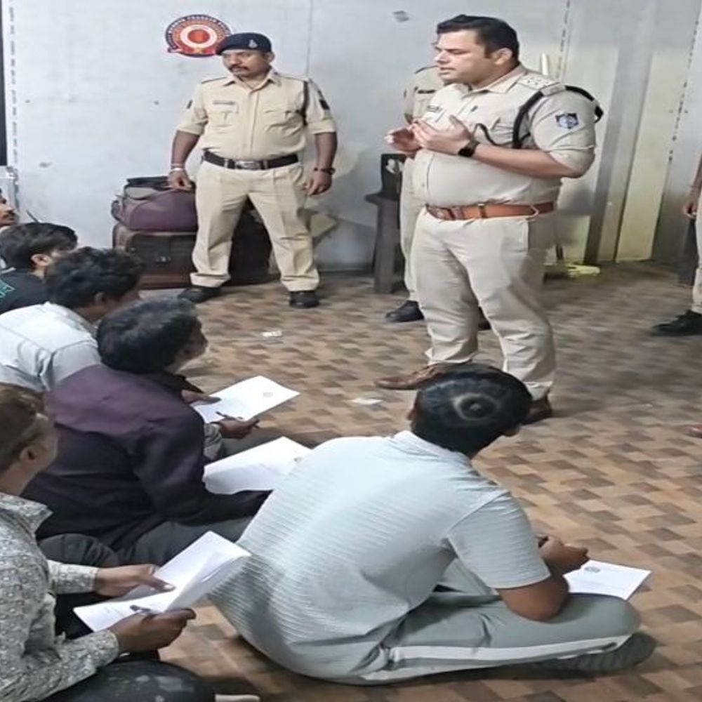 TI ने थाने बुलाकर 50 बदमाशों की क्लास लगाई:बोले- अपराध किया तो जेल भेजेंगे; कारों में की थी तोड़फोड़