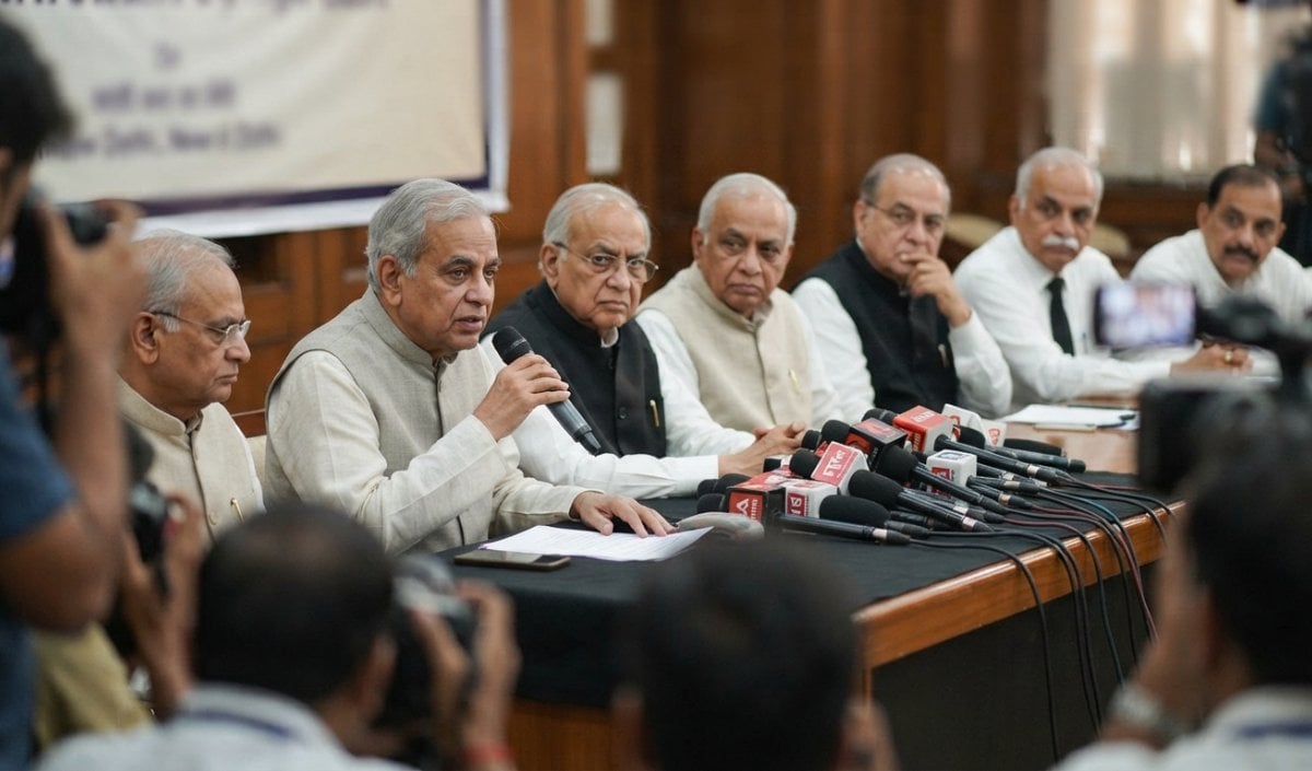 Election Commission के बचाव में उतरे 42 Former Judges, बोले- भरोसा ही Democracy की असली मुद्रा