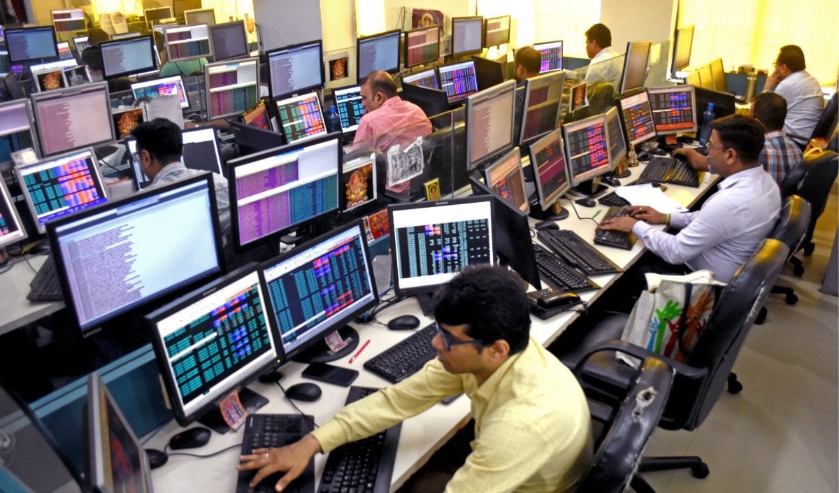 Stock Market Update 5 October 2026 | सेंसेक्स में 400 से अधिक अंकों की उछाल, इंफोसिस और HDFC बैंक बने टॉप गेनर्स
