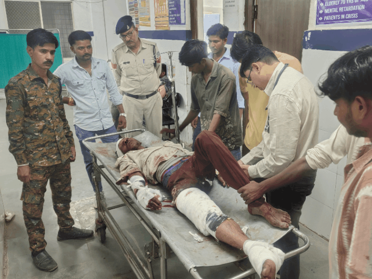 राजगढ़ में तेज रफ्तार कार ने बाइक को मारी टक्कर:दोनों के पैर टूटे, ऑक्सीजन लगाकर जिला अस्पताल रेफर; कार चालक फरार