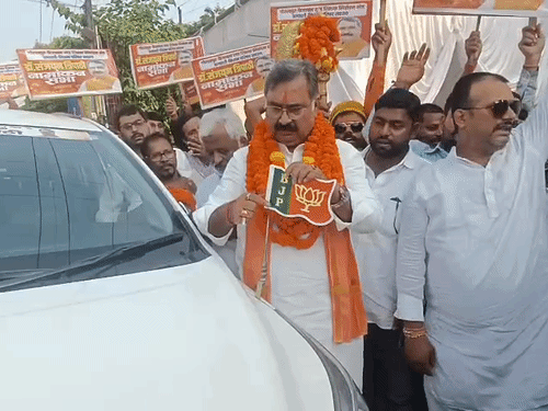 सपा में शामिल होते ही ढाई गुना बढ़ गए फॉलोवर:भाजपा का झंडा उतारने के बाद भावुक संजयन का वीडियो 1.1 करोड़ लोगों ने देखा