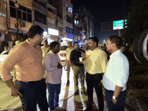 कानपुर में अब रात में ही उठेगा बाजारों का कूड़ा:एक्सप्रेस रोड पर गंदगी देखकर DM नाराज, बोले- लापरवाही पर होगी कार्रवाई